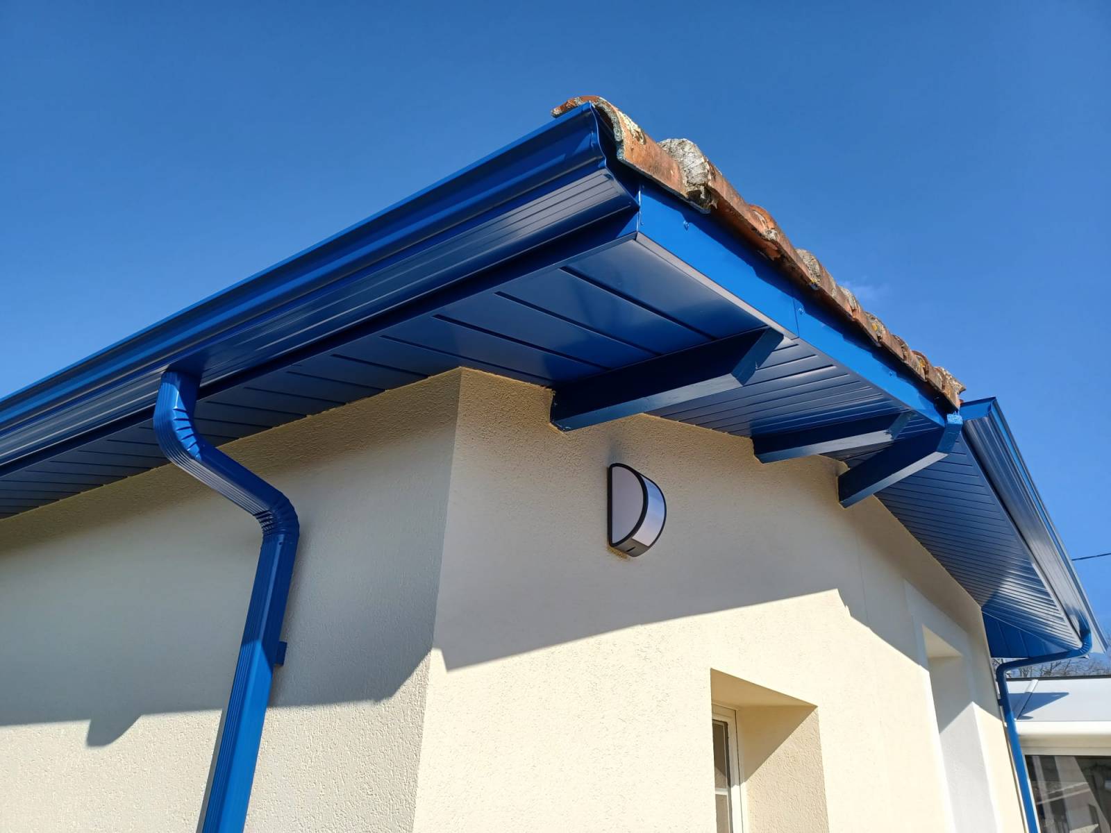 Pose d'une gouttière demi ronde pour une maison à Libourne 33500