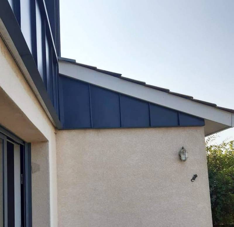 Habillage de façade en aluminium en joint-debout à proximité de Bordeaux