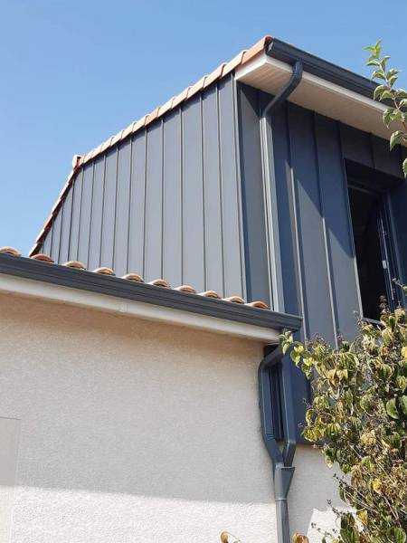 Réalisation de la société Alu Concept pour le bardage de cette maison en alu joint-debout