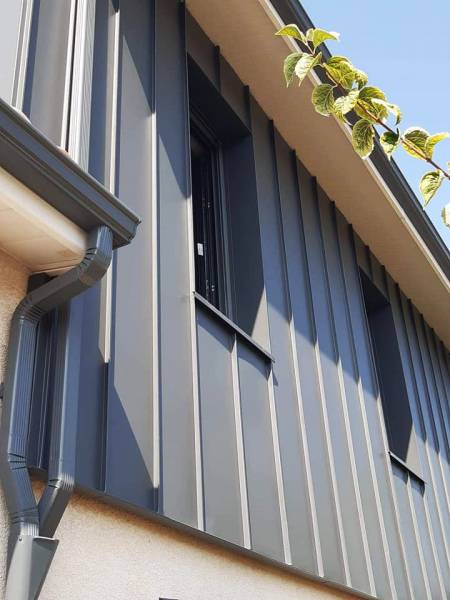 Pose en joint-debout pour la rénovation de la façade de cette maison située à Bordeaux