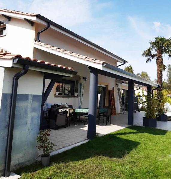 Rénovation sous-toiture en aluminium d'une maison traditionnelle à Créon