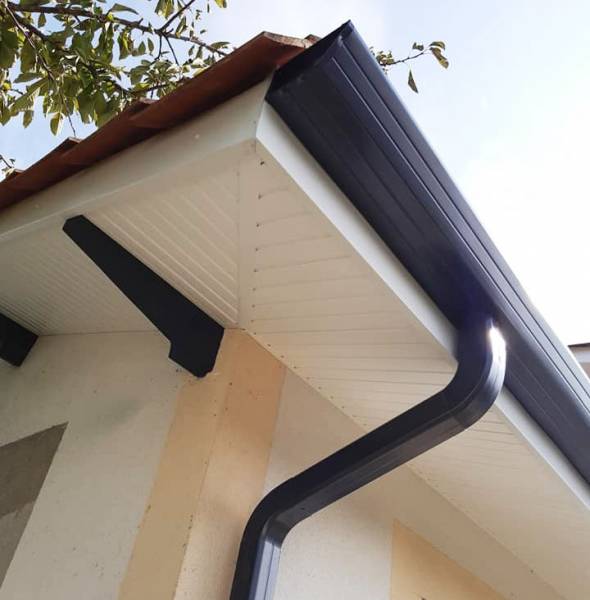 Rénovation sous-toiture avec sous-face en aluminium blanc