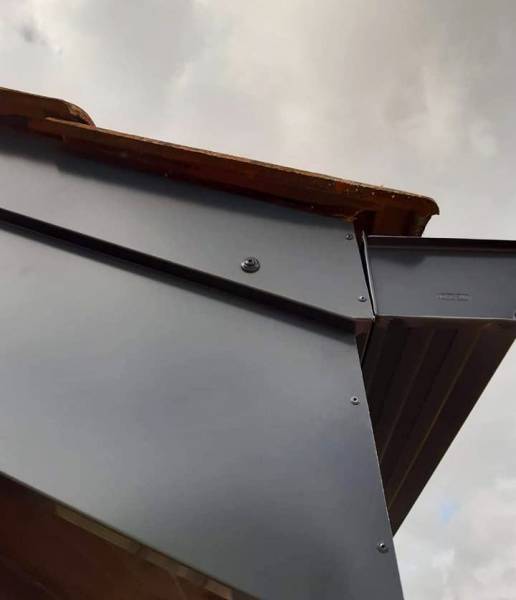 Rénovation des gouttières en aluminium pas chères pour la façade de cette maison à Bordeaux
