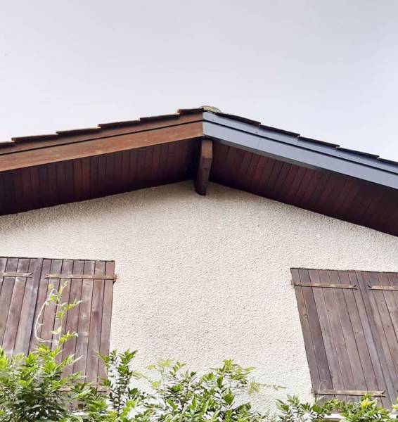Rénovation des bandeaux de qualité de couleur identique aux gouttières pour une totale harmonie à Bordeaux