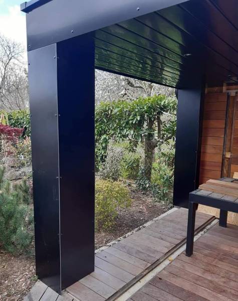 Bardage en aluminium pour un pool-house à Bordeaux réalisé par l'entreprise Alu Concept