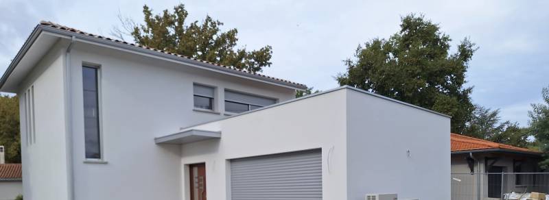 Pourquoi opter pour une marquise en gris métallisé esthétique pas chère pour une façade à Libourne