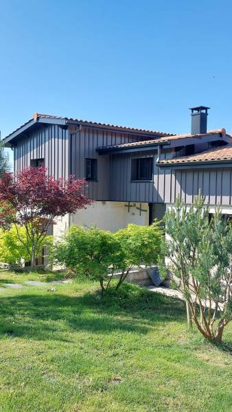 Intégration discrète de la gouttière Évolution pour allier esthétisme et performance.