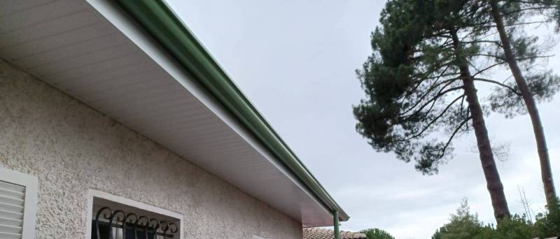 Où trouver des gouttières demi-rondes en aluminium sur mesure sur mesure pour ma toiture à Créon