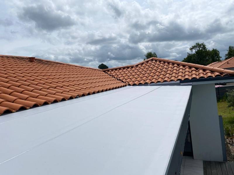 Pourquoi choisir la membrane PVC pour votre toit-terrasse en gironde ?