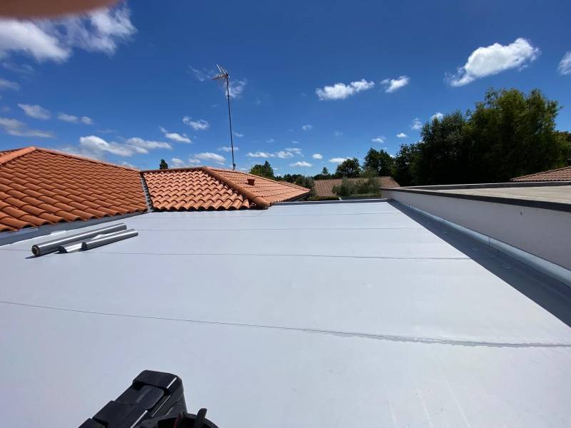 Une toiture protégée et durable grâce à nos solutions en aluminium dans l'entre deux mers